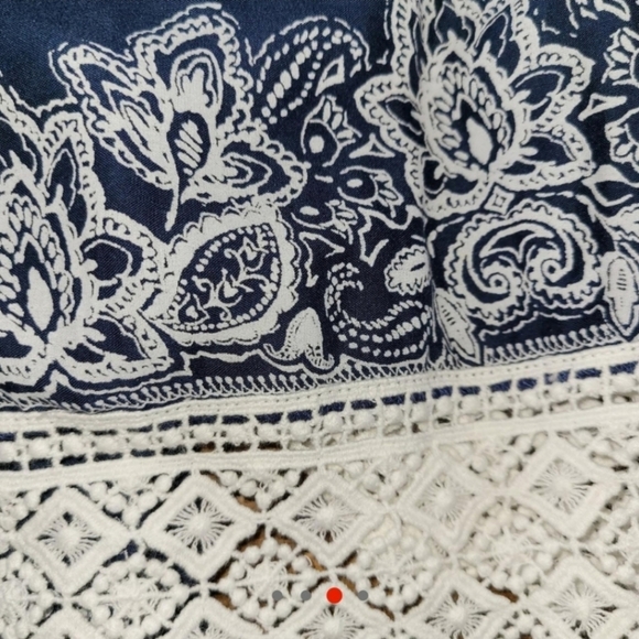 GUESS /ABERCROMBIE AND FITCH - Picture 11 of 12